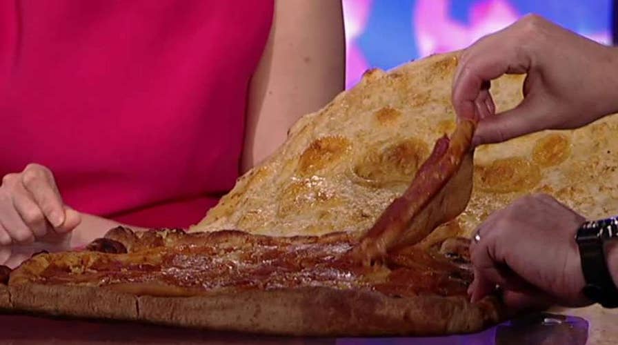 'Red Eye' taste tests the pizza box pizza