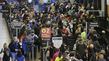 TSA reportedly plans new hires in effort to cut down on airport lines