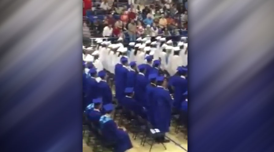 High school students defy atheist at Ohio graduation