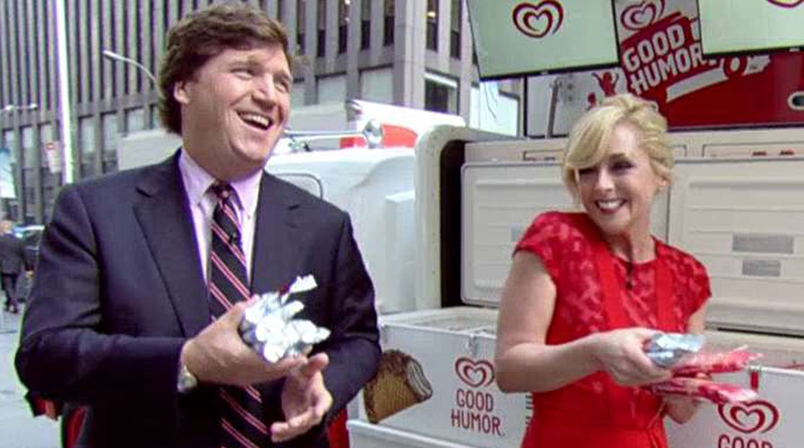 Jane Krakowski shares joy, free ice cream with New Yorkers