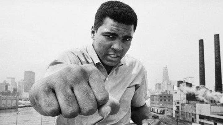 Muhammad Ali dies surrounded by family at Arizona hospital
