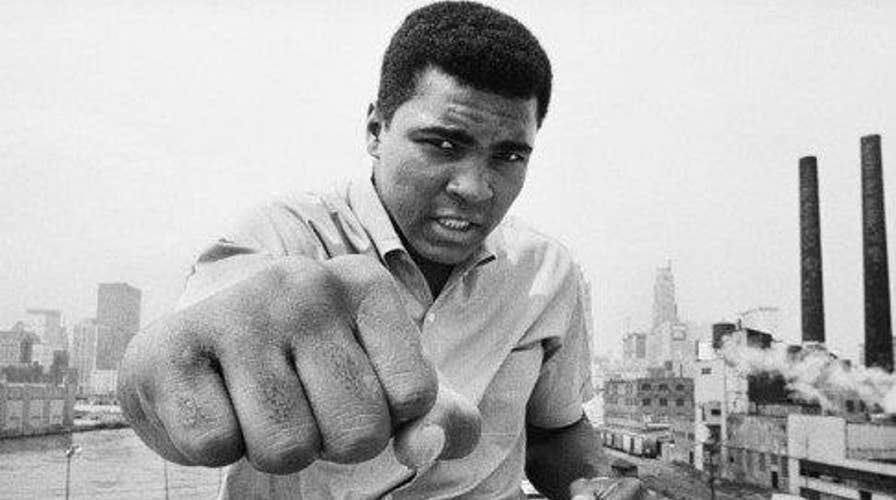 Muhammad Ali dies surrounded by family at Arizona hospital
