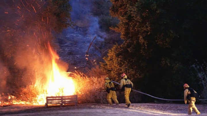 SoCal wildfire threatens homes, thousands evacuated 