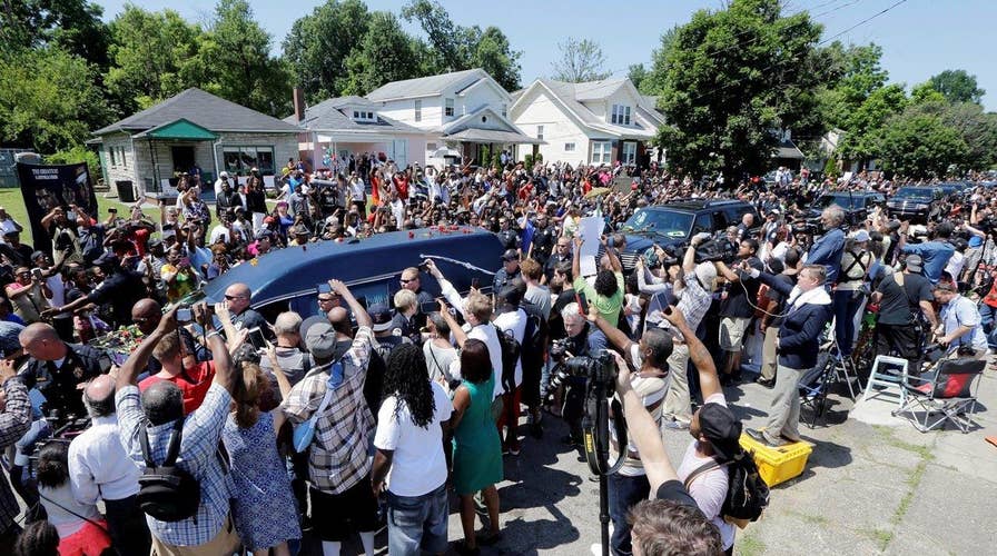 Fans line streets for Muhammad Ali funeral procession
