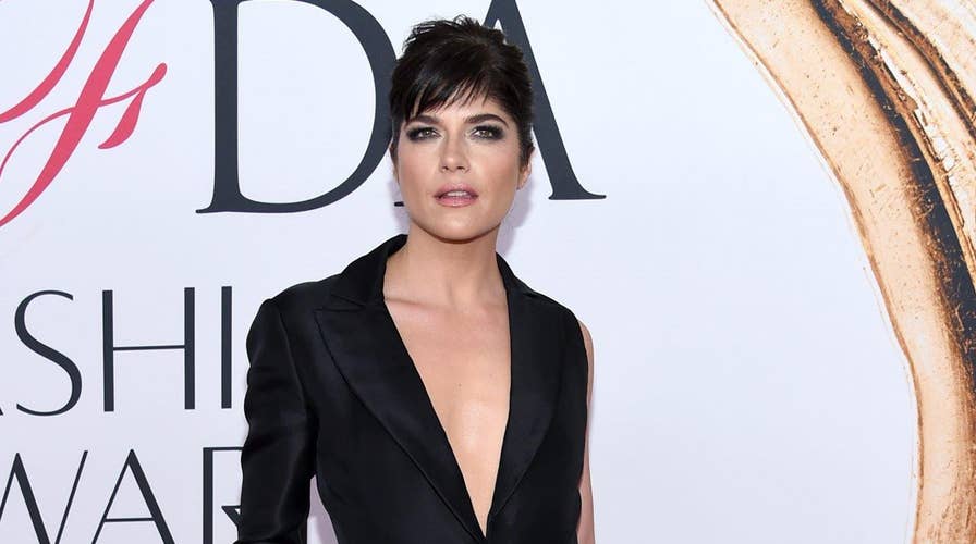 Selma Blair reportedly removed from flight
