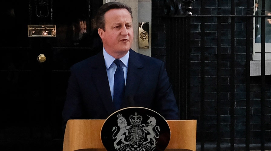 David Cameron announces he will step down as PM