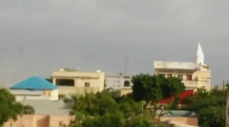 Gunmen armed with grenades storm hotel in Somalia 