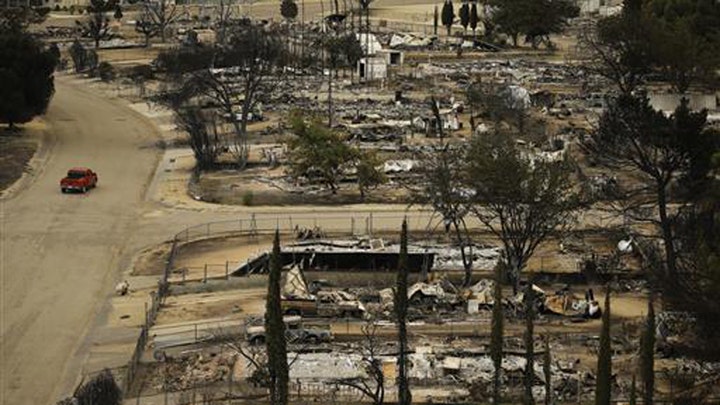 Central California wildfire burns 200 homes