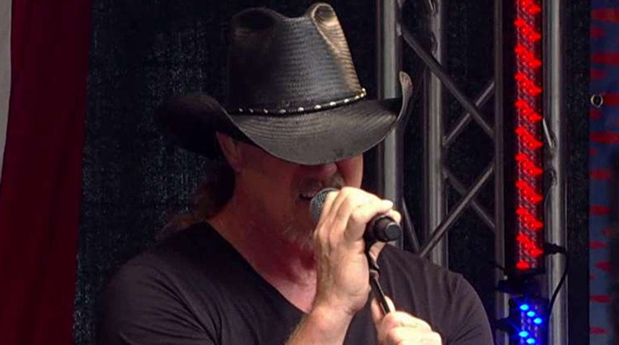 Trace Adkins performs his brand new song 'Lit'