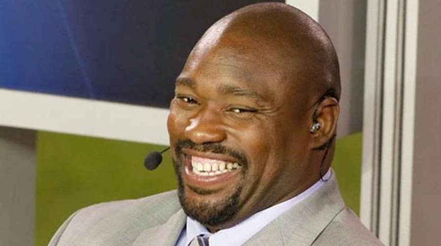 NFL Hall of Famer Warren Sapp bitten by shark while fishing