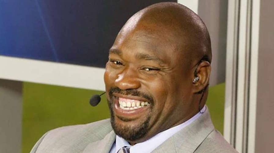 NFL Hall of Famer Warren Sapp bitten by shark while fishing