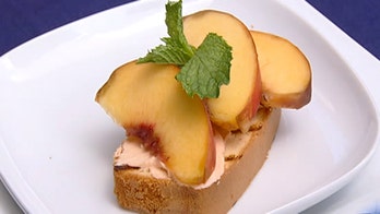 Cooking with 'Friends': Haylie Duff's Grilled Pound Cake