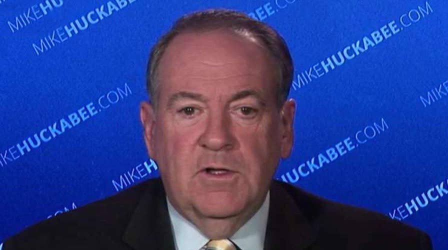 Huckabee: Hillary is like a carefully-programmed robot
