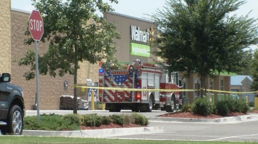 30,000 escaped bees terrorize Wal-Mart parking lot