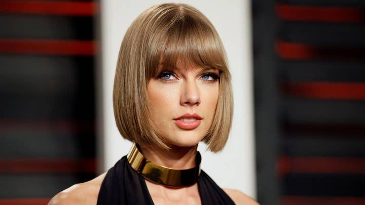 New Taylor Swift pictures spark breast implant rumors