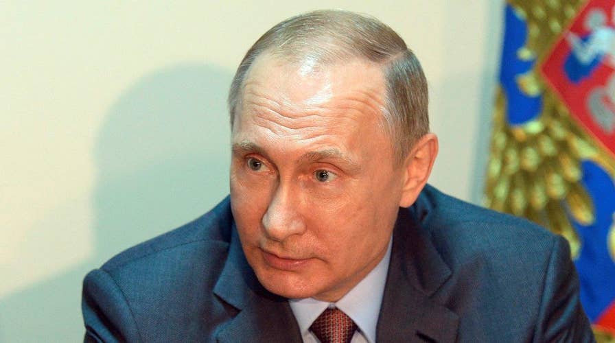 Putin meets with security council in Crimea