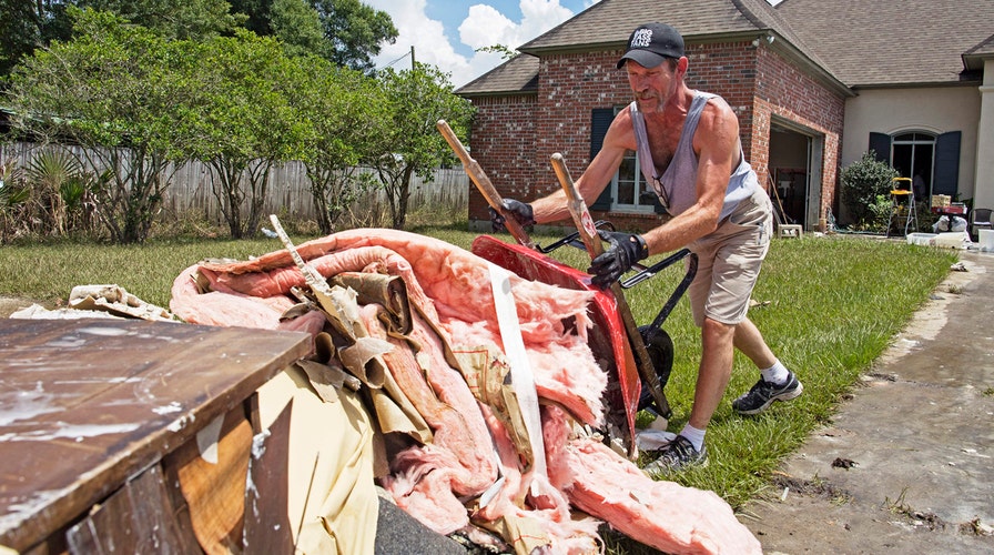 Flood survivors make effort to clean up Louisiana