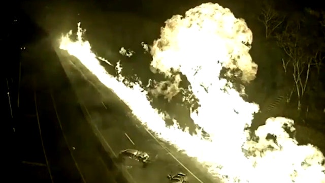 Insane tanker crash, explosion on highway caught on tape| Latest News ...