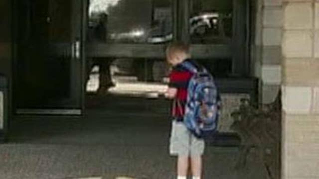 Image of little boy stopping to say Pledge, pray goes viral