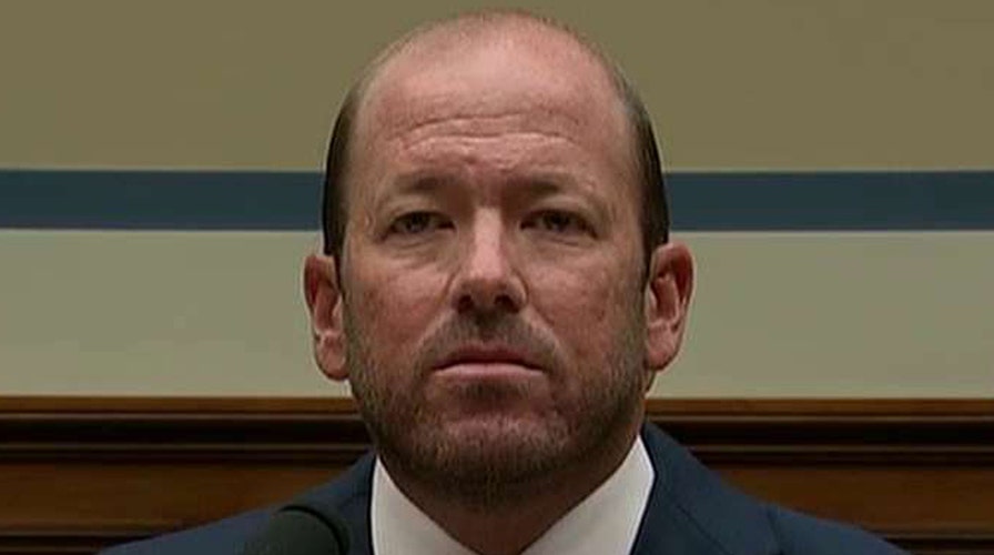 Former Bill Clinton aide testifies at private server hearing