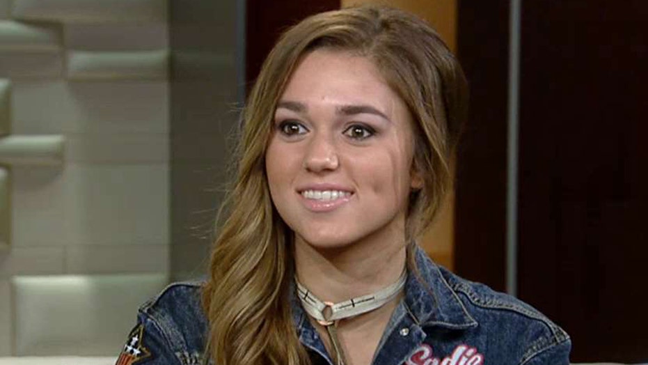 Duck Dynastys Sadie Robertson Advises Fans To Have Faith In God 