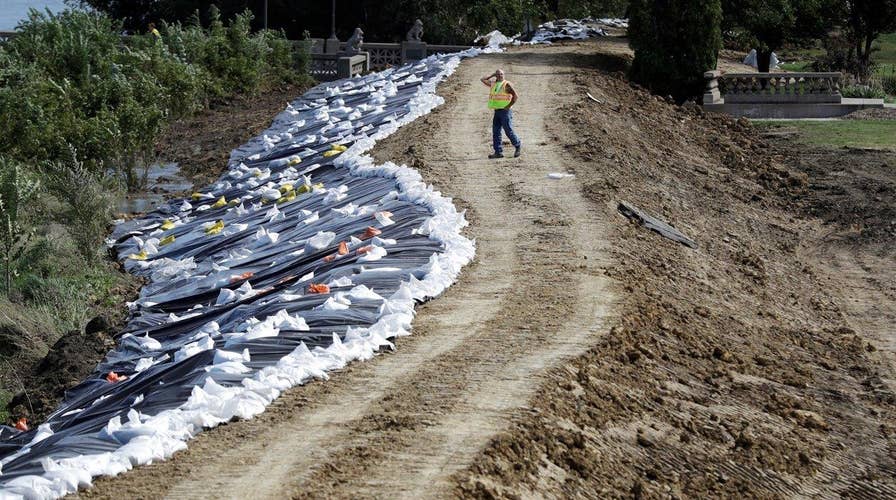 Rising Cedar Rapids River threatens parts of Iowa