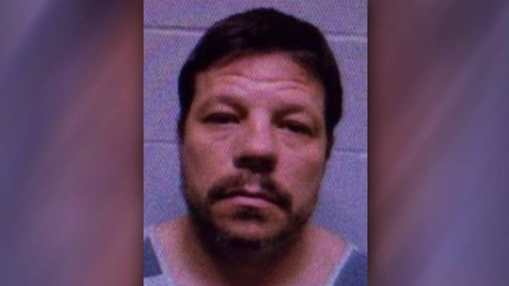 Manhunt for gunman who shot Oklahoma police officers