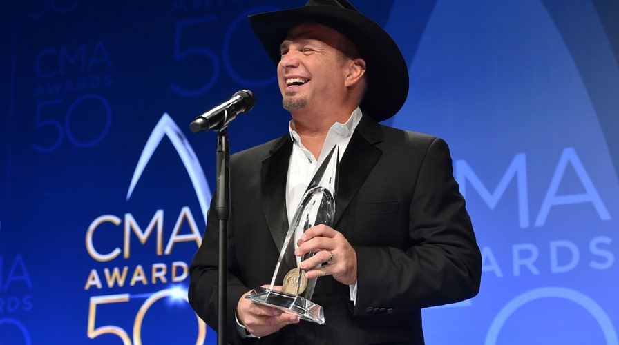 Fox411 Country backstage with CMA winners