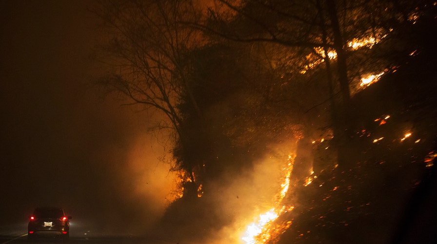Wildfires force thousands to evacuate Tennessee resort towns