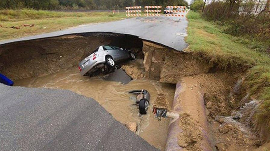Texas deputy dies after car plunges into sinkhole