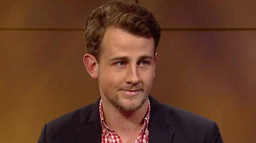 Travel blogger hit by beverage cart on cross-country flight