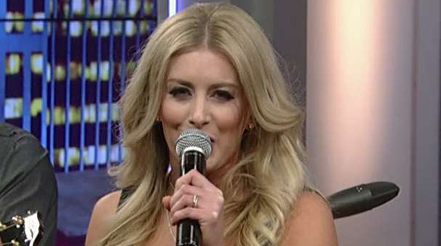 Stephanie Quayle performs 'Drinking with Dolly'
