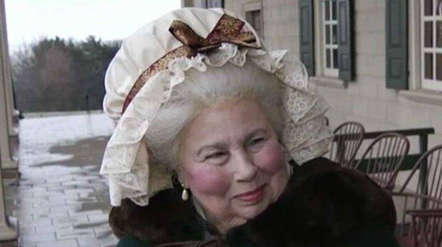 'Martha Washington' visits her Mount Vernon home
