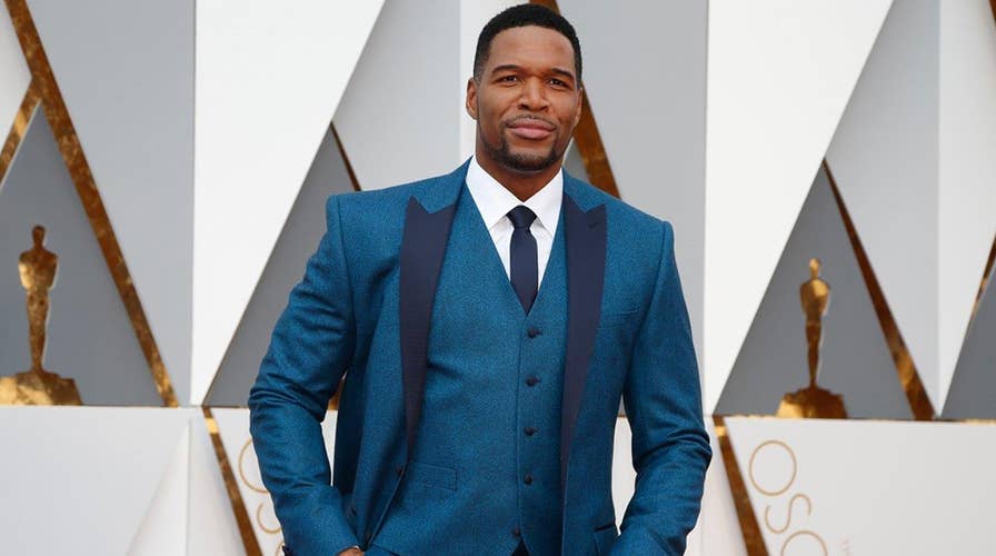 Michael Strahan Absent From Gma After Losing Part Of His Finger Fox News 