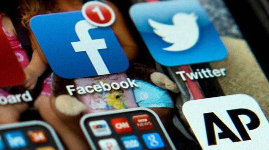 US gov't asking foreign travelers about social media use