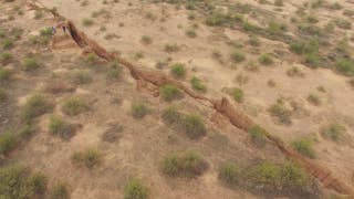 Drone examines huge Earth fissure discovered in Arizona - Fox News