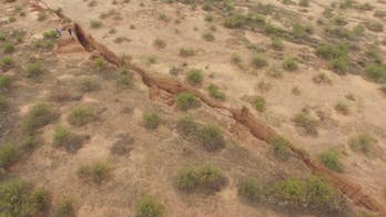 Massive crack discovered in Arizona desert
