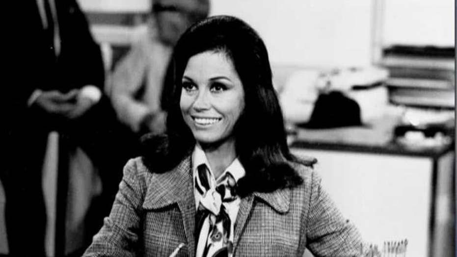 Celebrities take to Twitter to salute Mary Tyler Moore