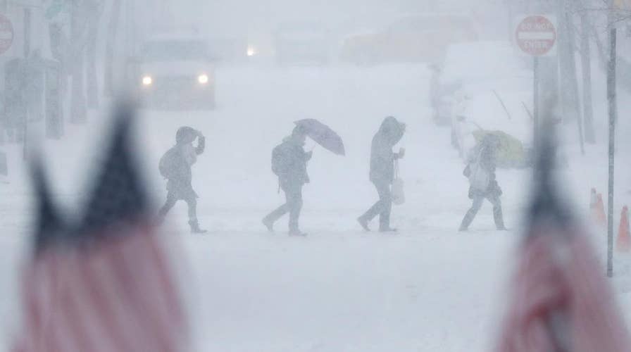 Massive snowstorm slams Northeast, snarls travel
