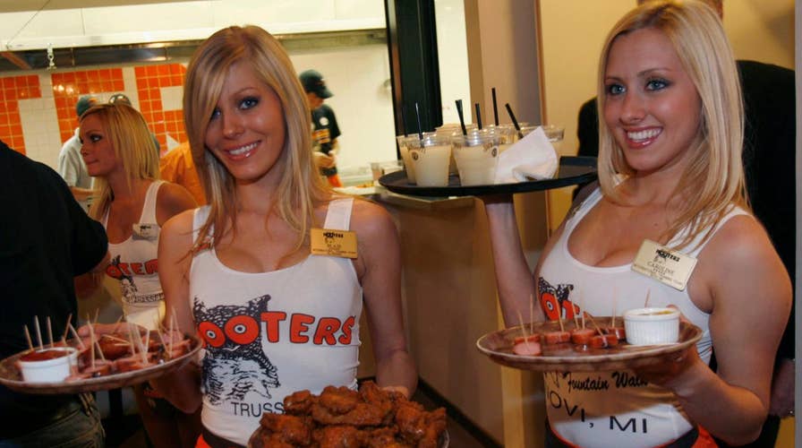Hooters giving away free wings to the broken hearted