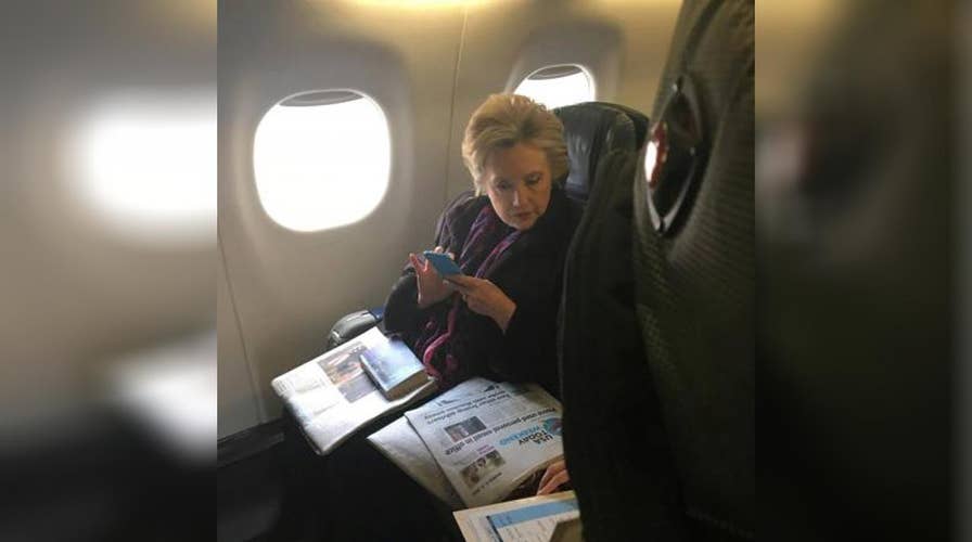 Picture of Clinton reading Pence email story goes viral