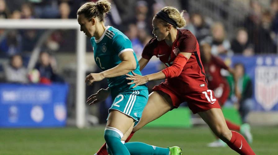 US soccer takes a stand for the national anthem