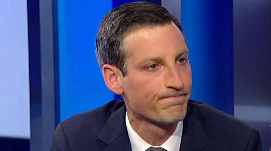 Ex-CIA agent: Intel community doesn't shift loyalties