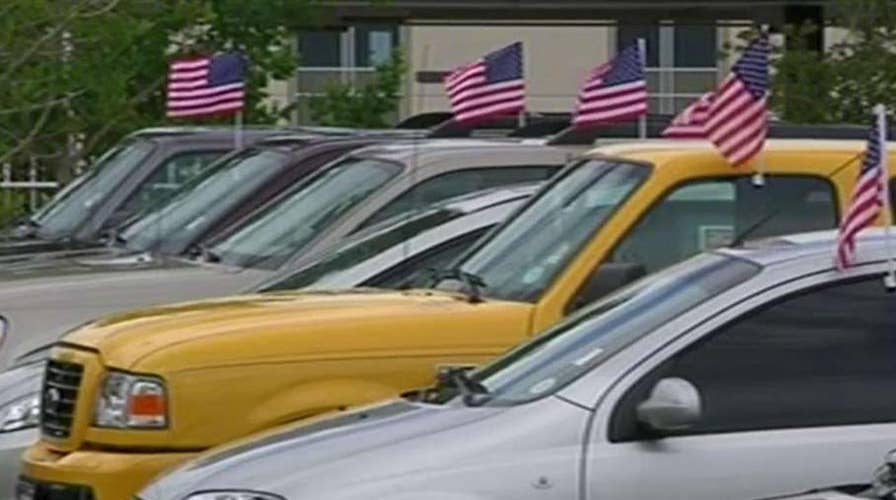 Automakers pleased as Trump considers fuel economy rollback