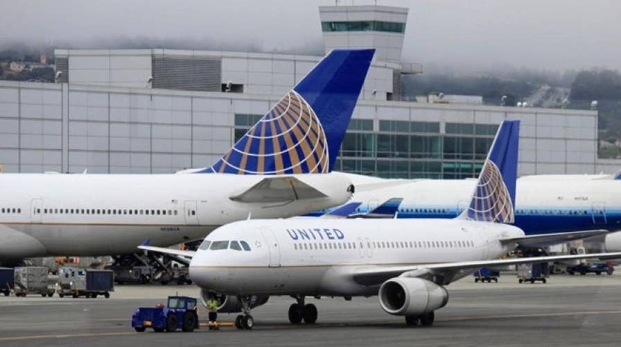 United Airlines bans girls wearing leggings from plane