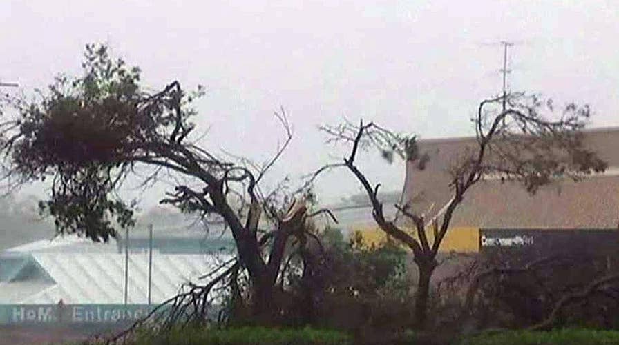 Powerful cyclone slams into northeastern Australia