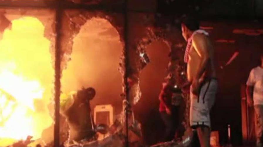 Protesters in Paraguay vandalize Congress building