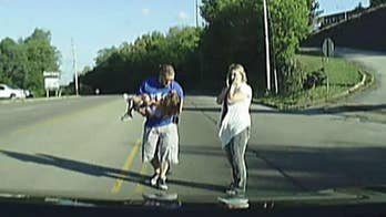 Arkansas firefighter captures moment 4-year-old girl falls out of bus