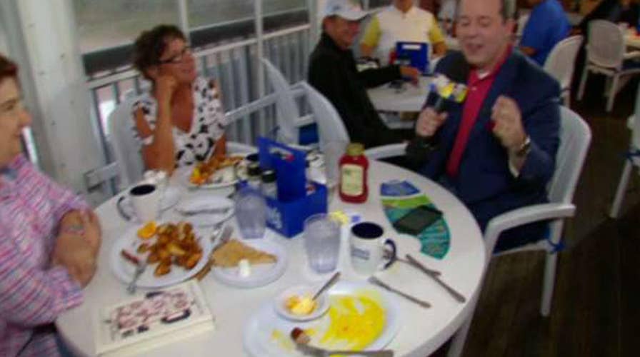 Breakfast with 'Friends' at Benny's on the Beach