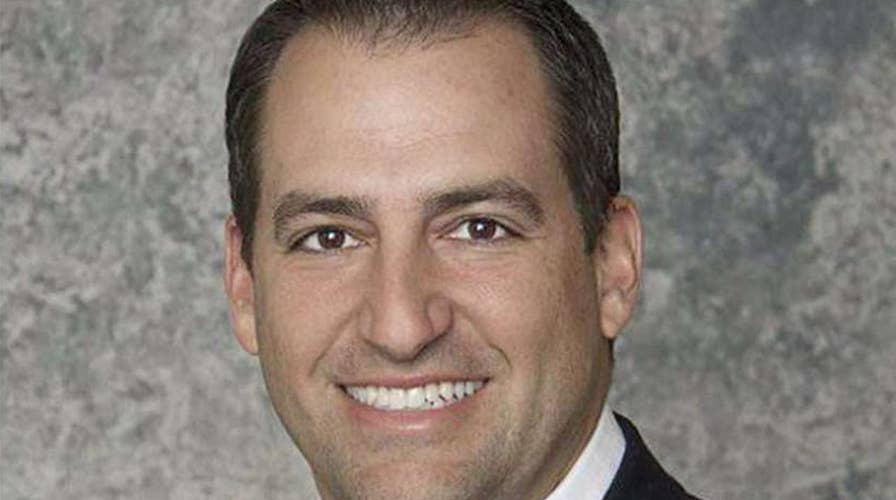 Man hailed a hero for standing up for mom on flight